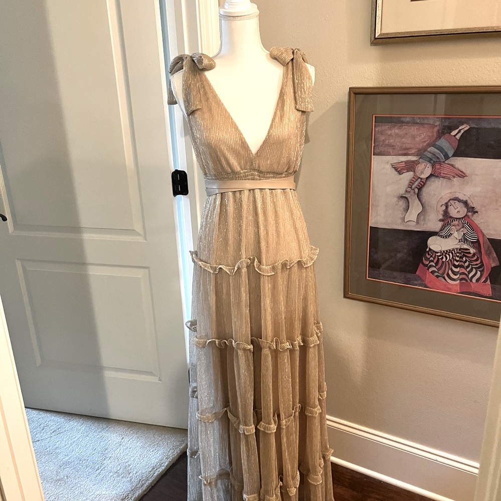 a loves a Elegant Gold Maxi Dress with bow shoulders and belted waist medium - Picture 2 of 5